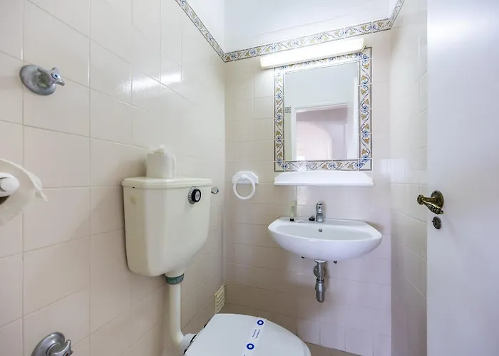 Сasa de vacaciones Coolhousesalgarve Luz, 3 Bed Linked House, Pool, Superb Panoramic Sea View, Casa Buganvílias
