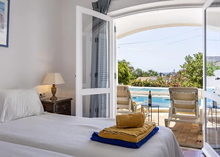 Сasa de vacaciones Coolhousesalgarve Luz, 3 Bed Linked House, Pool, Superb Panoramic Sea View, Casa Buganvílias