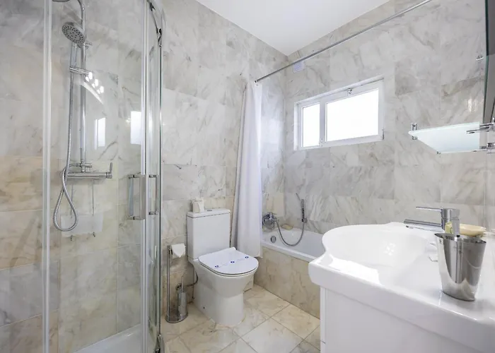 Coolhousesalgarve Luz, 3 Bed Linked House, Pool, Superb Panoramic Sea View, Casa Buganvílias *