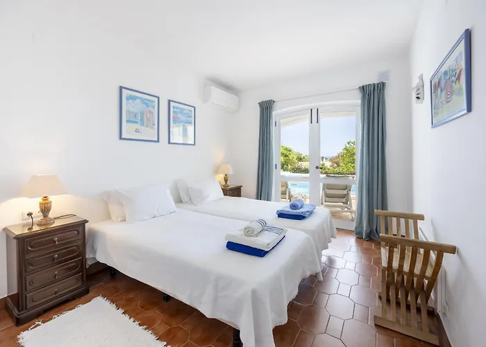 Сasa de vacaciones Coolhousesalgarve Luz, 3 Bed Linked House, Pool, Superb Panoramic Sea View, Casa Buganvílias Luz