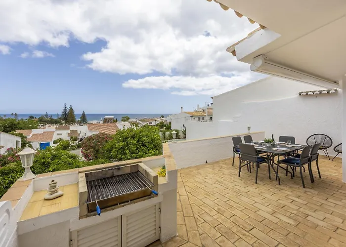 Сasa de vacaciones Coolhousesalgarve Luz, 3 Bed Linked House, Pool, Superb Panoramic Sea View, Casa Buganvílias