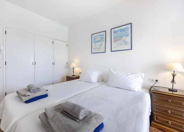 Coolhousesalgarve Luz, 3 Bed Linked House, Pool, Superb Panoramic Sea View, Casa Buganvílias *