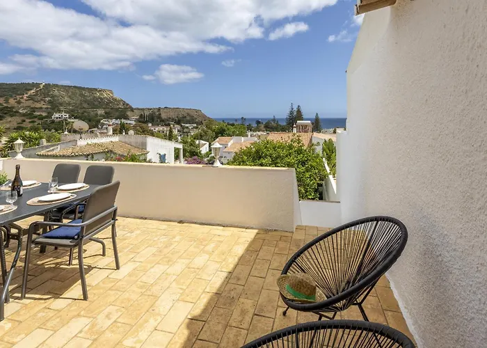 Сasa de vacaciones Coolhousesalgarve Luz, 3 Bed Linked House, Pool, Superb Panoramic Sea View, Casa Buganvílias