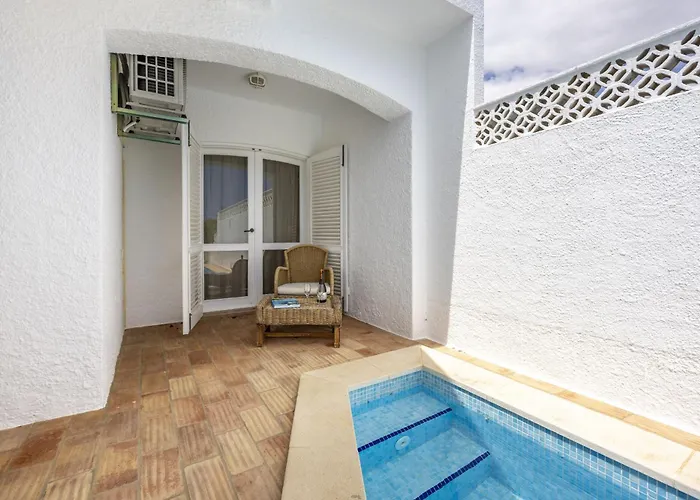 Сasa de vacaciones Coolhousesalgarve Luz, 3 Bed Linked House, Pool, Superb Panoramic Sea View, Casa Buganvílias *