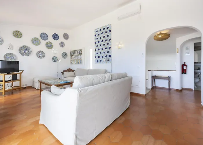 Сasa de vacaciones Coolhousesalgarve Luz, 3 Bed Linked House, Pool, Superb Panoramic Sea View, Casa Buganvílias Luz