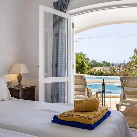 Vakantiehuis Coolhousesalgarve Luz, 3 Bed Linked House, Pool, Superb Panoramic Sea View, Casa Buganvilias