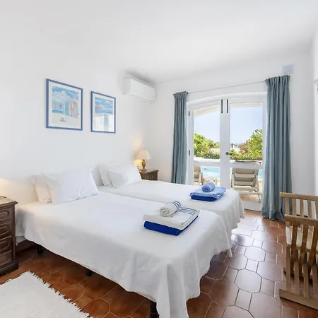 Vakantiehuis Coolhousesalgarve Luz, 3 Bed Linked House, Pool, Superb Panoramic Sea View, Casa Buganvilias Luz