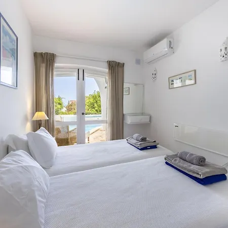 Vakantiehuis Coolhousesalgarve Luz, 3 Bed Linked House, Pool, Superb Panoramic Sea View, Casa Buganvilias *