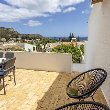 Dom wakacyjny Coolhousesalgarve Luz, 3 Bed Linked House, Pool, Superb Panoramic Sea View, Casa Buganvilias